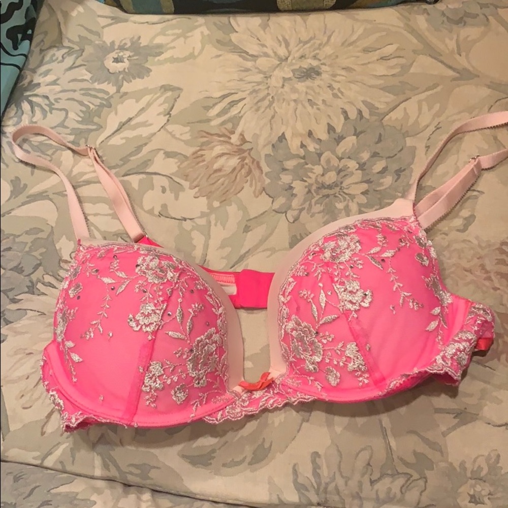 Victoria’s Secret bra 36B